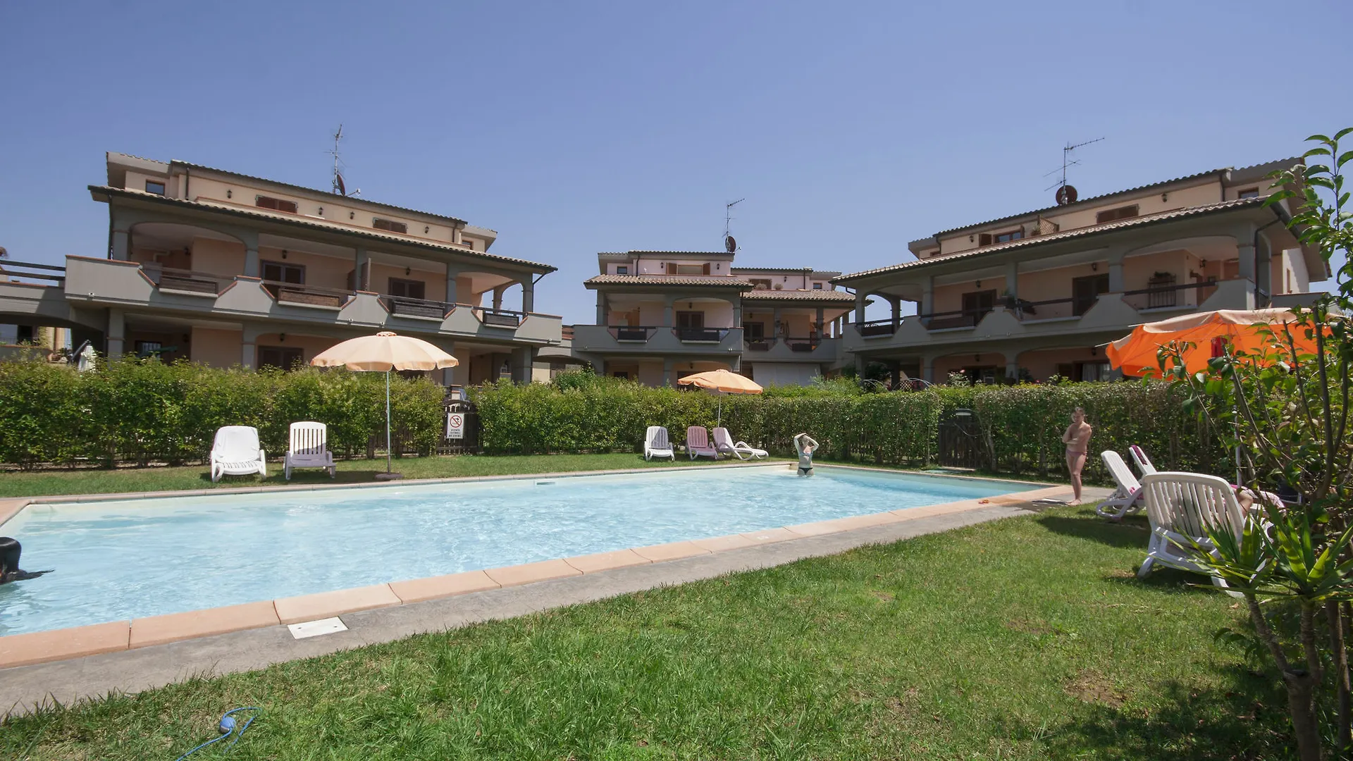 Follonica Apartments