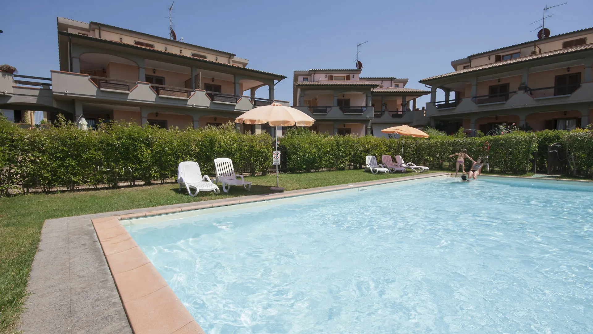 Follonica Apartments